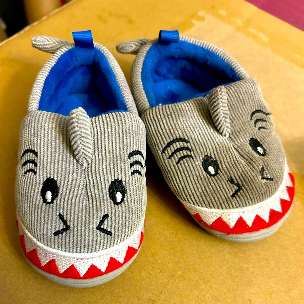 Wonder Nation Infant Shark Slippers Size 4